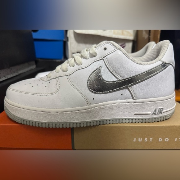 Nike Air Force 1 low Color of the month silver metallic sz 8.5 - Picture 1 of 10